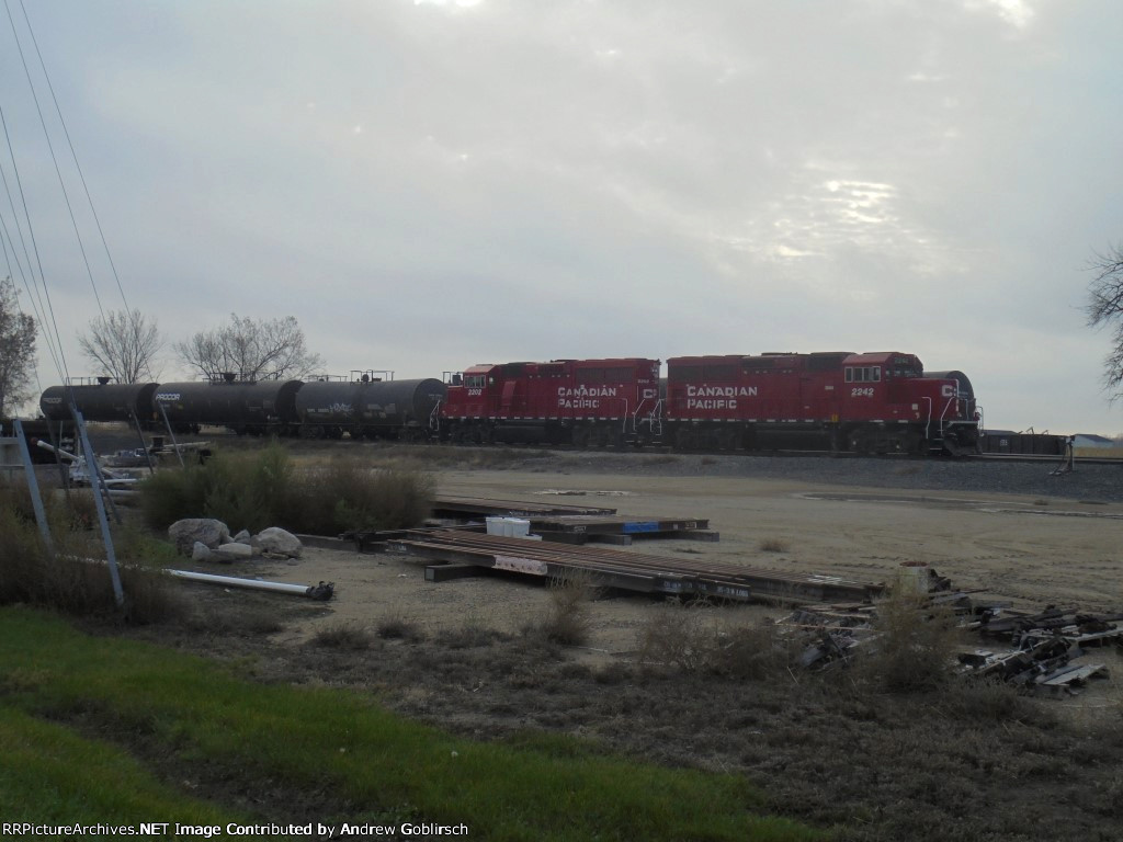 CP 2242 + 2202 with 3x Tank Cars